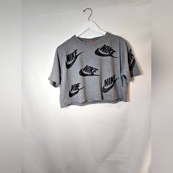 Nike Crop Top - Picture 1 of 7